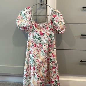 Colorful floral puff sleeve dress!